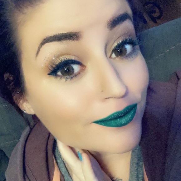 Meet your Posher, Leslie - Picture 2 of 2